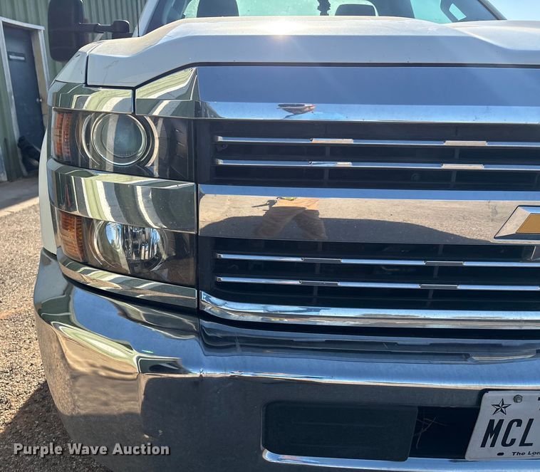image for item EM0516 2018 Chevrolet Silverado 3500HD pickup truck cab and chassis