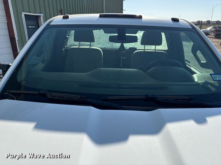 image for item EM0516 2018 Chevrolet Silverado 3500HD pickup truck cab and chassis