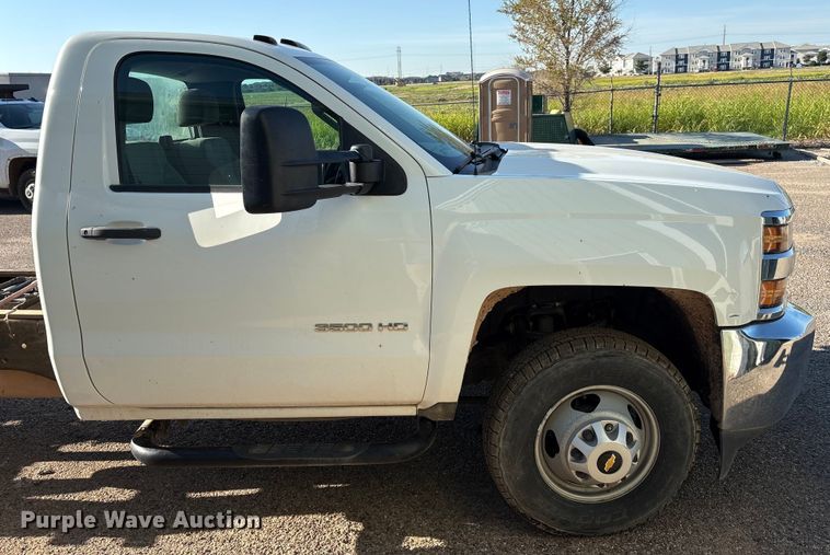 image for item EM0516 2018 Chevrolet Silverado 3500HD pickup truck cab and chassis