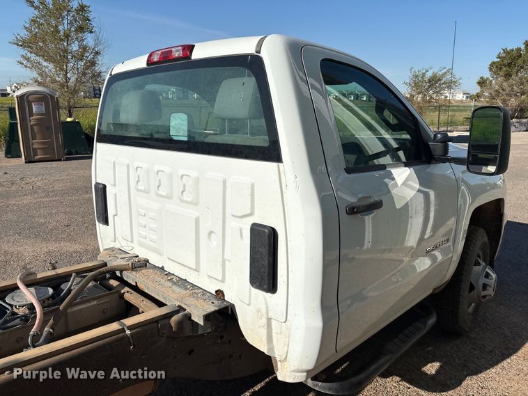 image for item EM0516 2018 Chevrolet Silverado 3500HD pickup truck cab and chassis