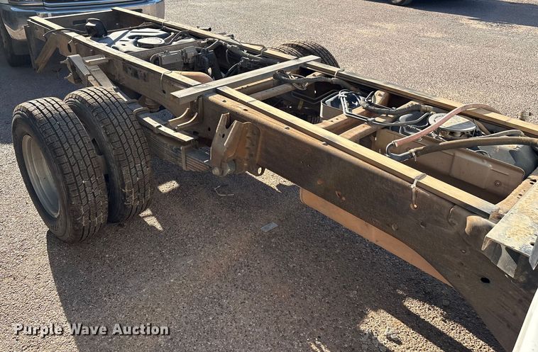 image for item EM0516 2018 Chevrolet Silverado 3500HD pickup truck cab and chassis