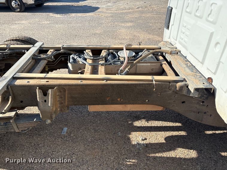image for item EM0516 2018 Chevrolet Silverado 3500HD pickup truck cab and chassis