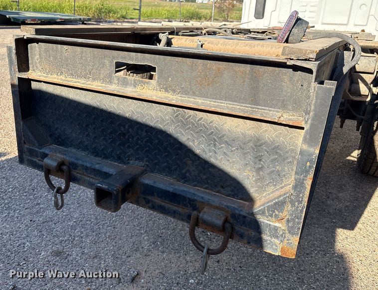 image for item EM0516 2018 Chevrolet Silverado 3500HD pickup truck cab and chassis