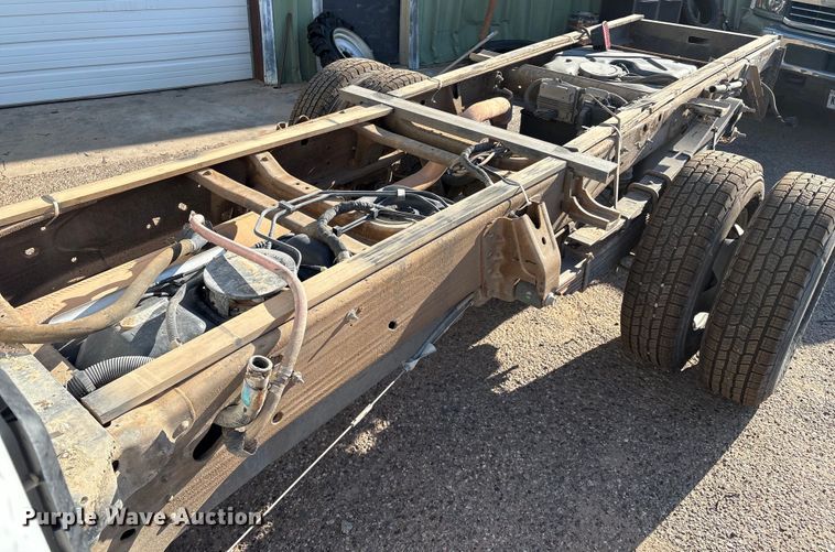 image for item EM0516 2018 Chevrolet Silverado 3500HD pickup truck cab and chassis