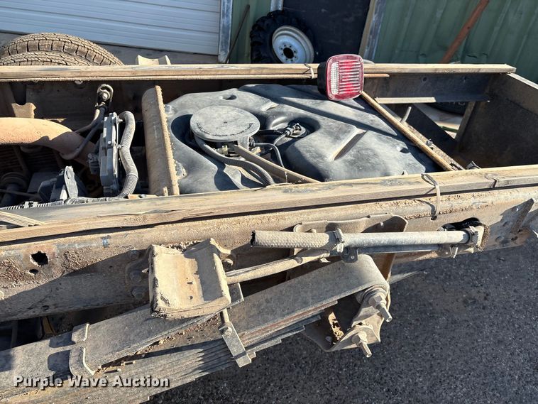 image for item EM0516 2018 Chevrolet Silverado 3500HD pickup truck cab and chassis