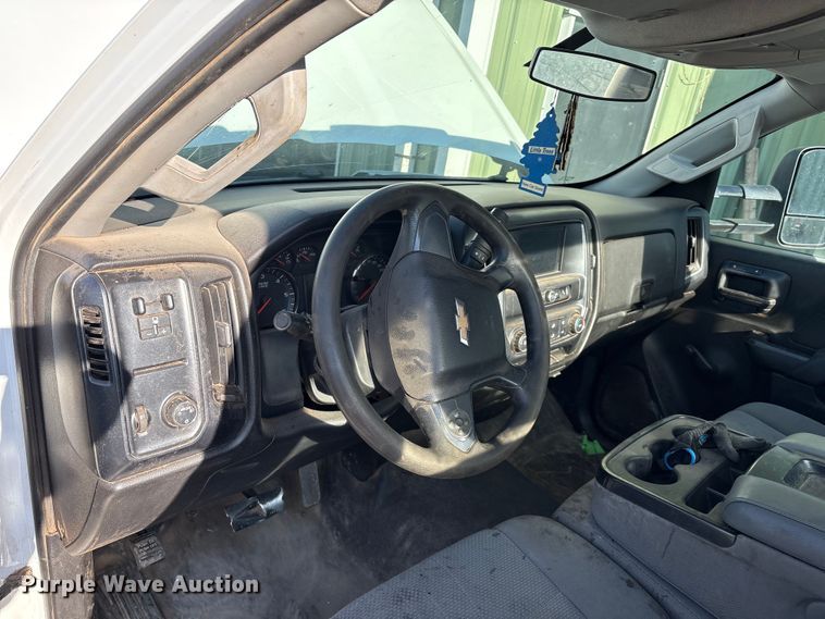 image for item EM0516 2018 Chevrolet Silverado 3500HD pickup truck cab and chassis