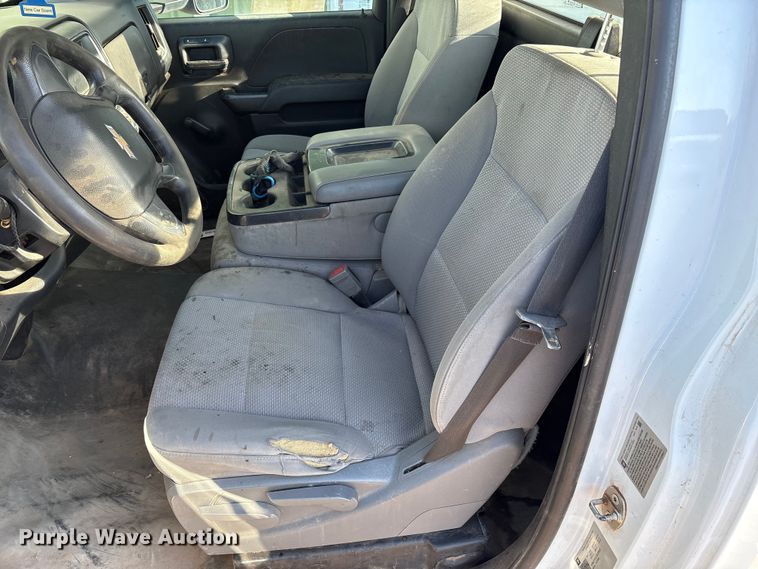 image for item EM0516 2018 Chevrolet Silverado 3500HD pickup truck cab and chassis