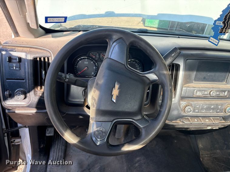 image for item EM0516 2018 Chevrolet Silverado 3500HD pickup truck cab and chassis