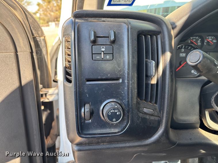 image for item EM0516 2018 Chevrolet Silverado 3500HD pickup truck cab and chassis