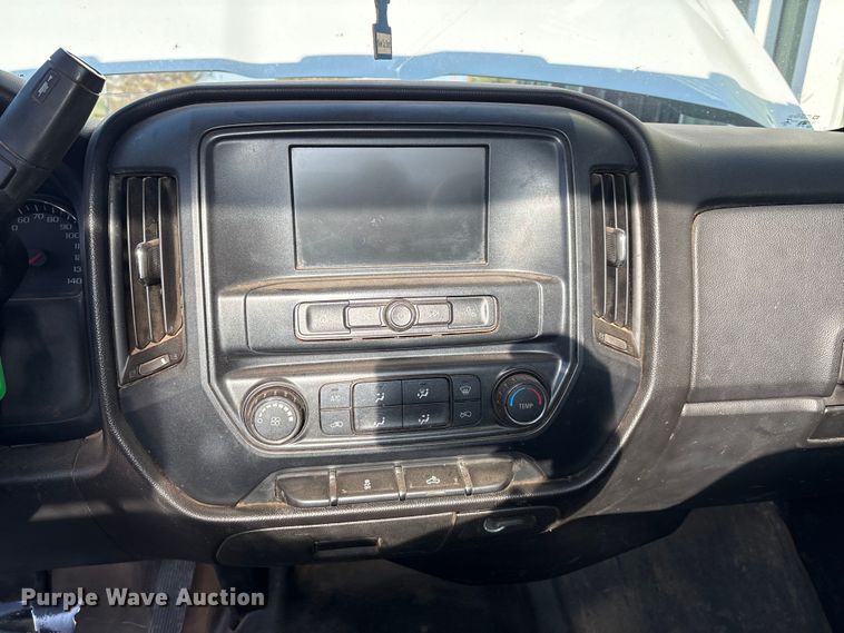 image for item EM0516 2018 Chevrolet Silverado 3500HD pickup truck cab and chassis