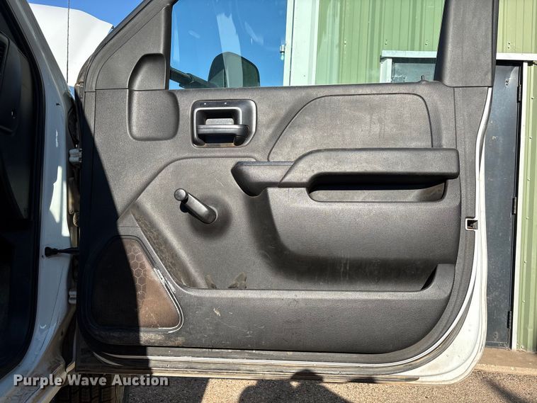 image for item EM0516 2018 Chevrolet Silverado 3500HD pickup truck cab and chassis