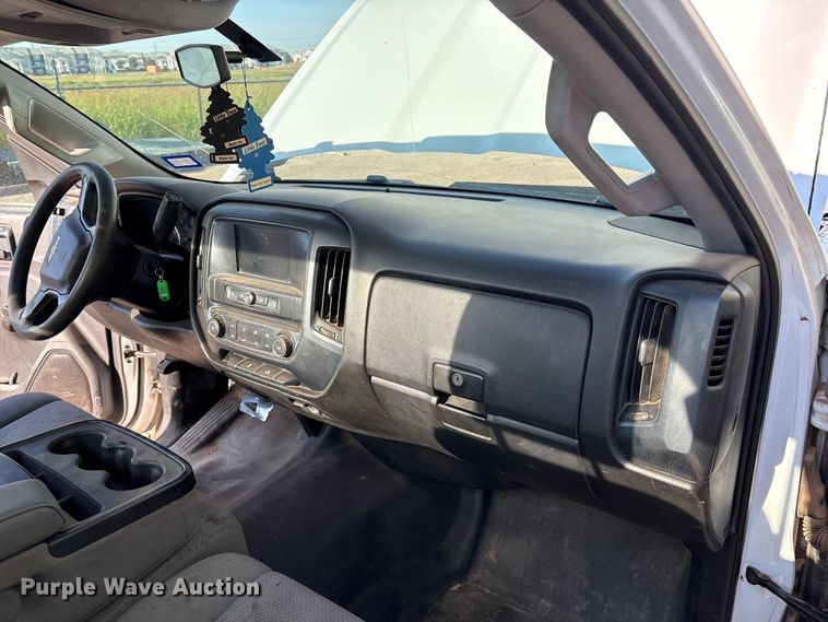 image for item EM0516 2018 Chevrolet Silverado 3500HD pickup truck cab and chassis