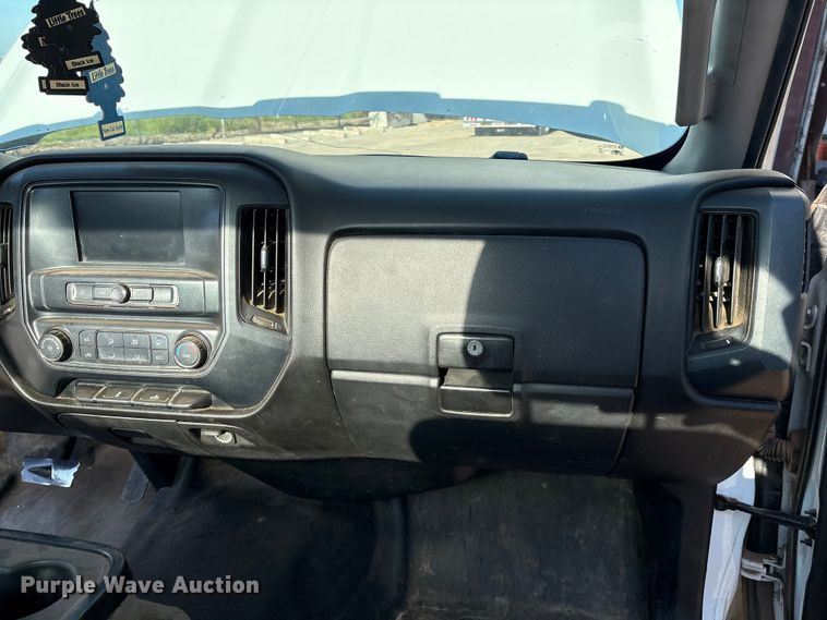 image for item EM0516 2018 Chevrolet Silverado 3500HD pickup truck cab and chassis