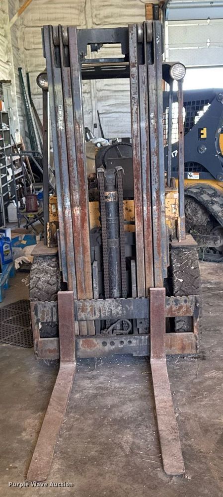 image for item EM2177 Caterpillar V50D forklift