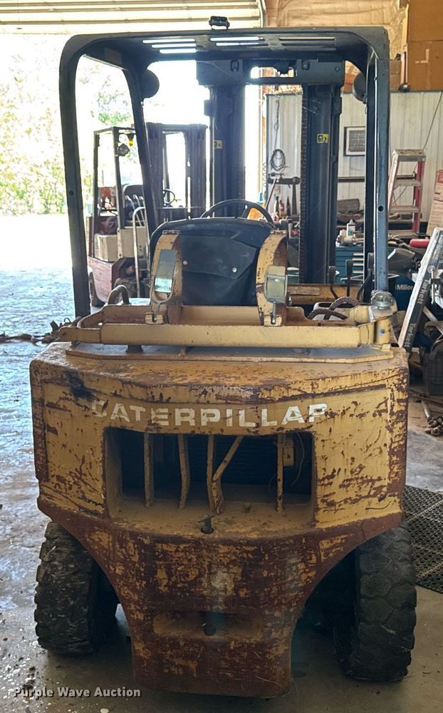 image for item EM2177 Caterpillar V50D forklift