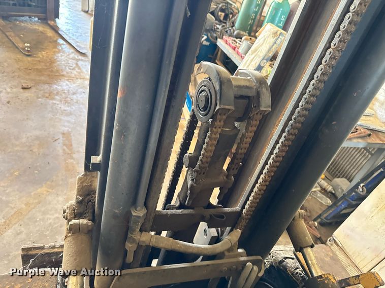 image for item EM2177 Caterpillar V50D forklift