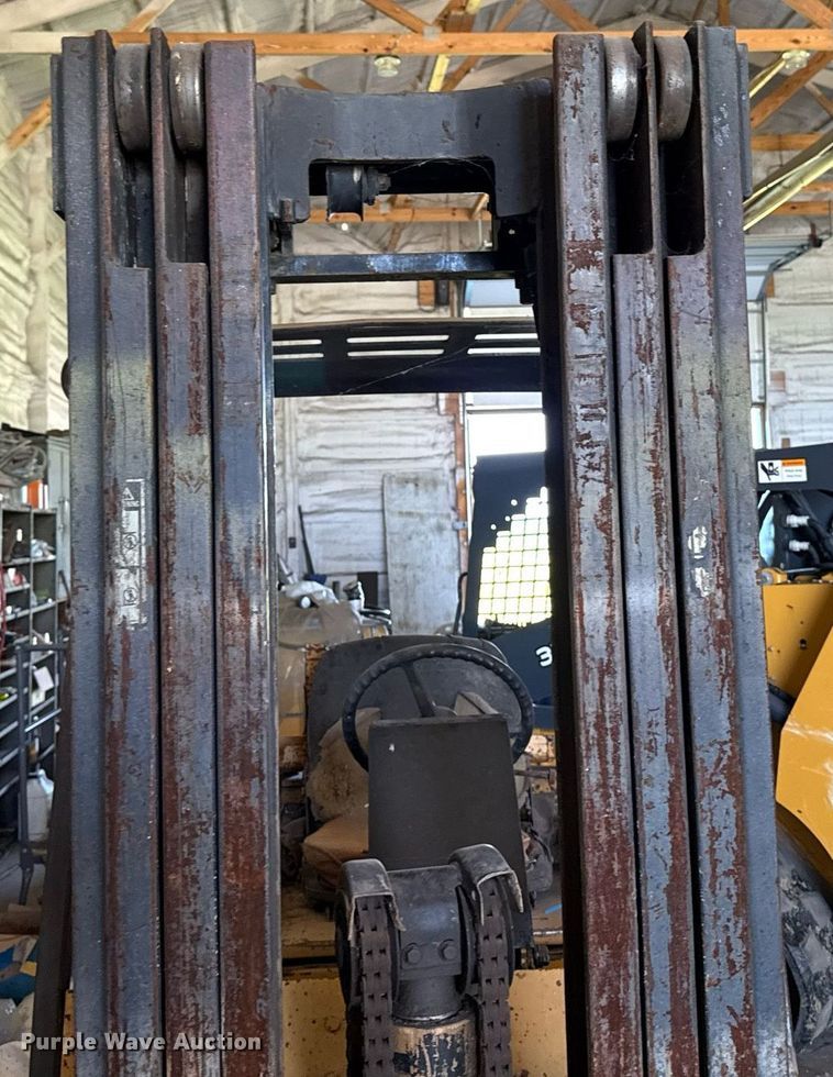 image for item EM2177 Caterpillar V50D forklift