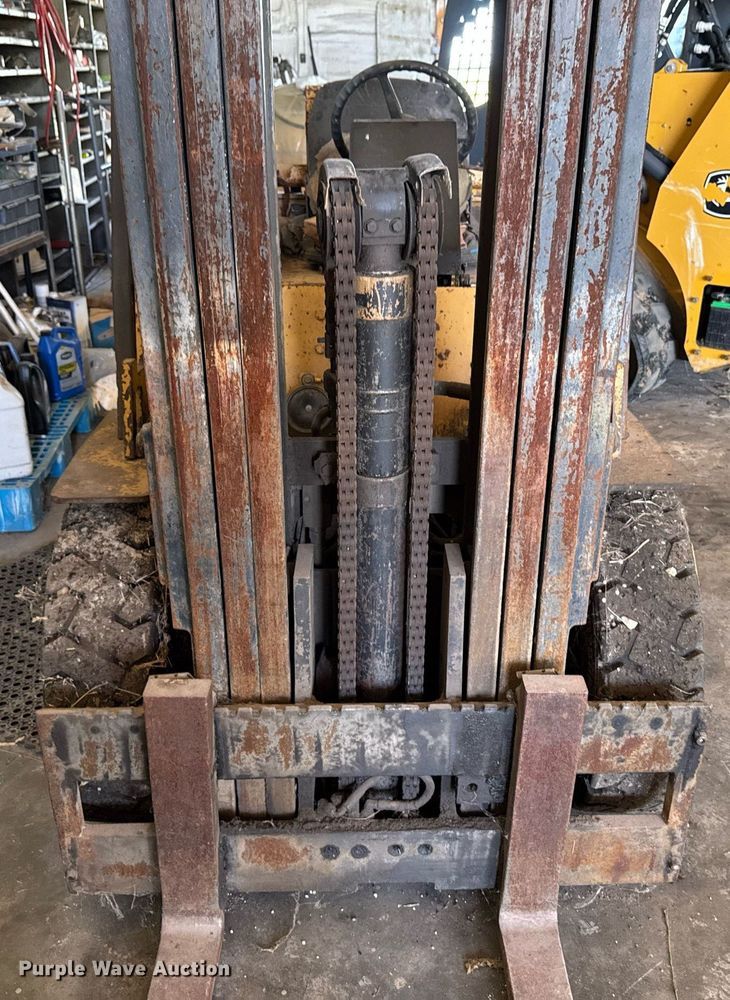 image for item EM2177 Caterpillar V50D forklift