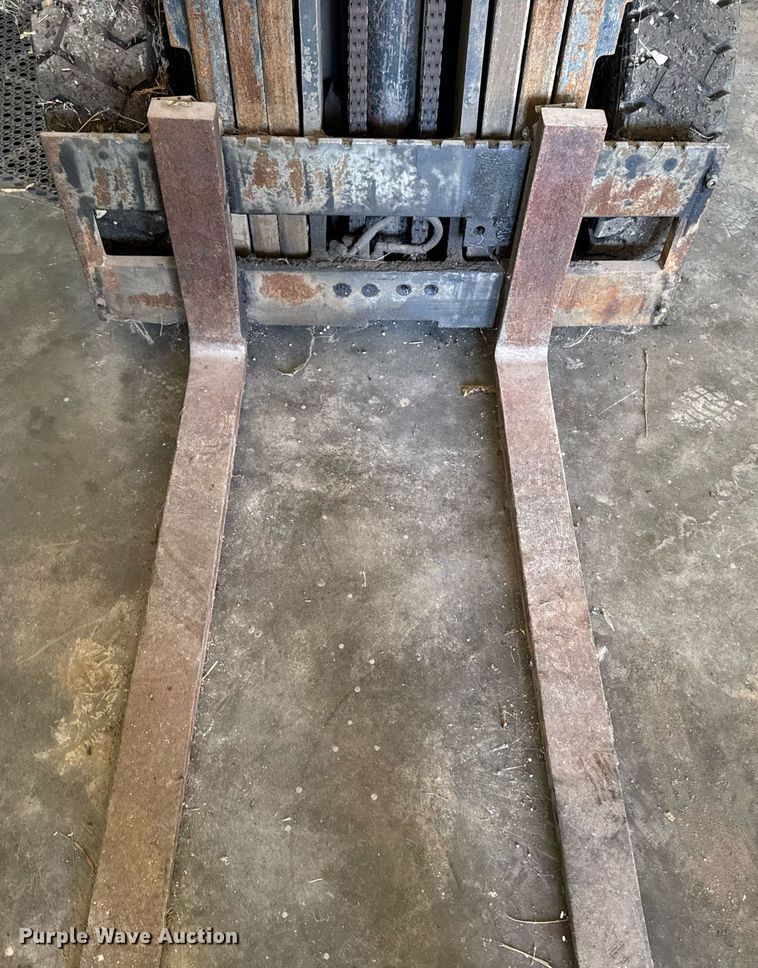 image for item EM2177 Caterpillar V50D forklift