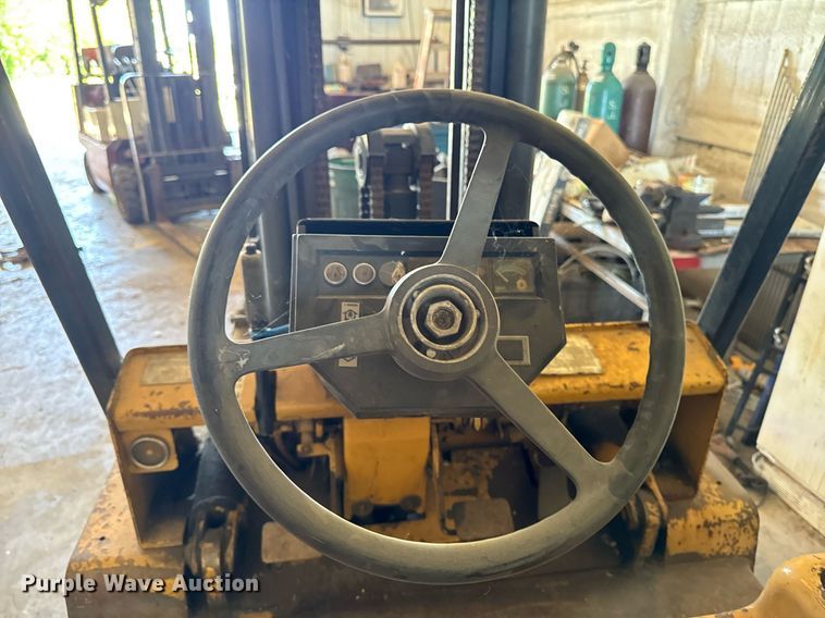 image for item EM2177 Caterpillar V50D forklift