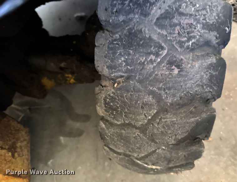 image for item EM2177 Caterpillar V50D forklift