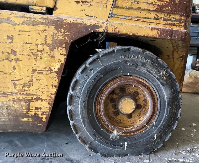 image for item EM2177 Caterpillar V50D forklift