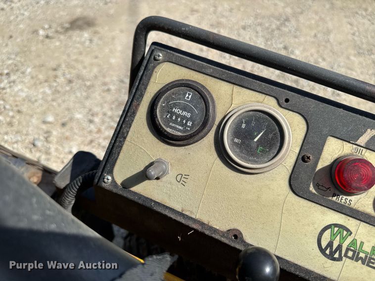 image for item EM2199 1999 Walker MTSD ZTR lawn mower