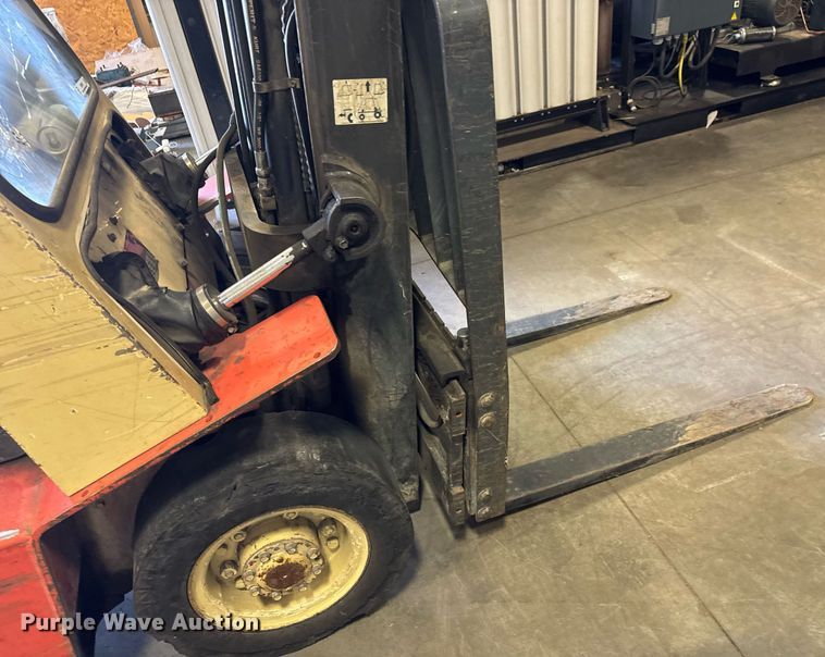 image for item EM8001 Nissan 50 forklift