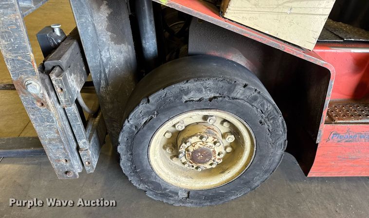 image for item EM8001 Nissan 50 forklift