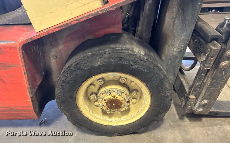 image for item EM8001 Nissan 50 forklift