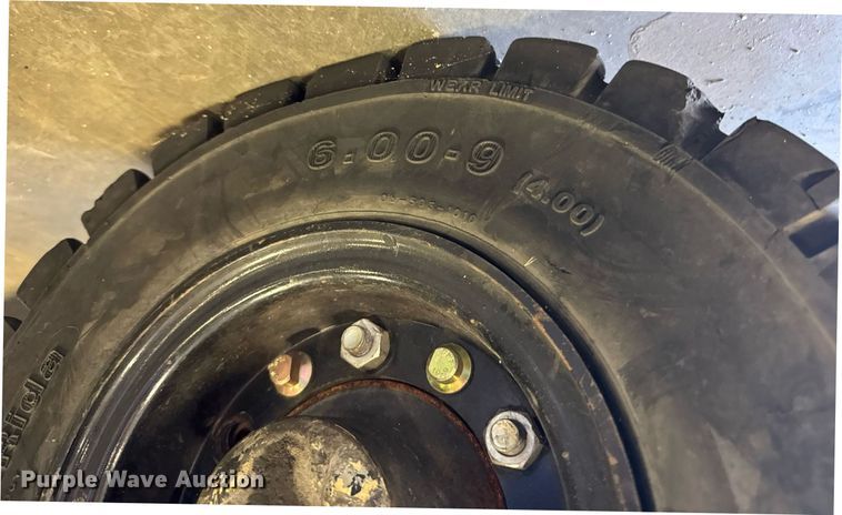 image for item EM8001 Nissan 50 forklift