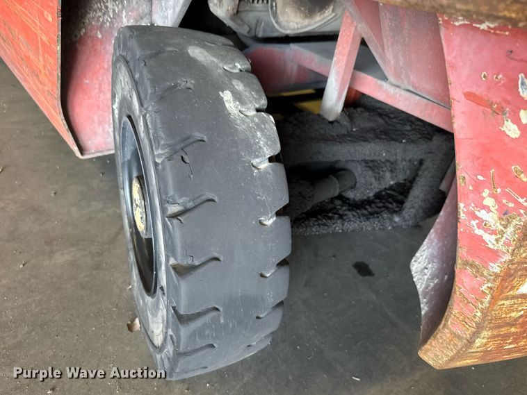 image for item EM8001 Nissan 50 forklift