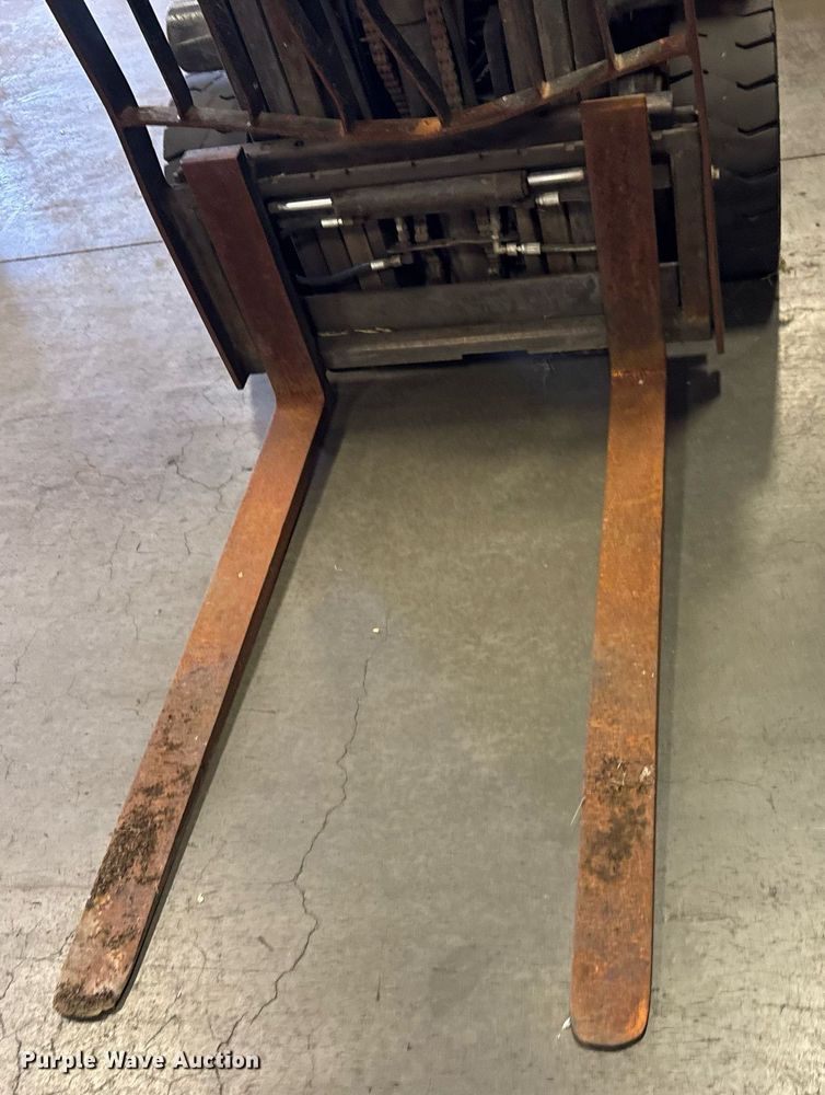 image for item EM8004 Nissan 50 forklift