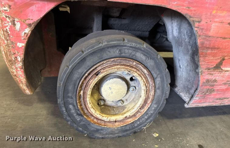 image for item EM8004 Nissan 50 forklift