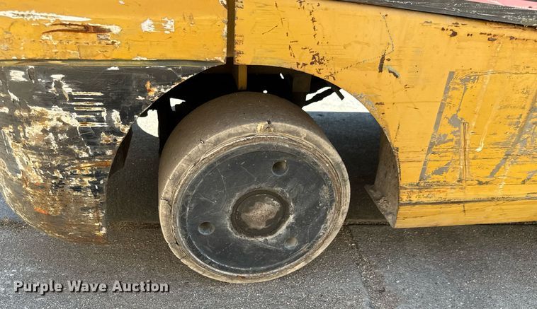 image for item EM8005 Caterpillar GC25K forklift