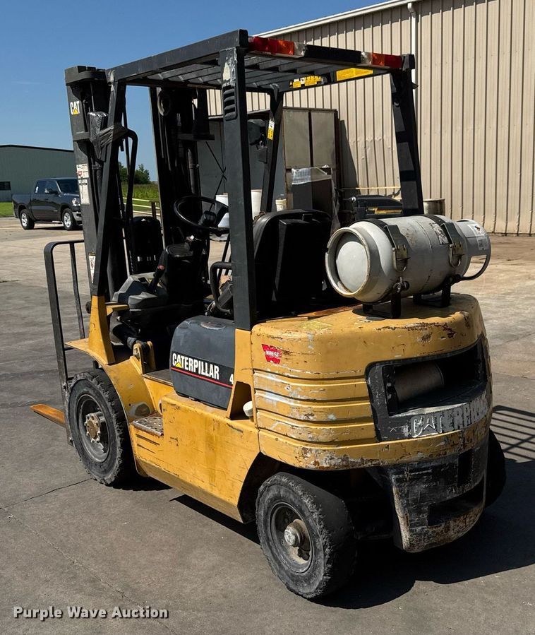 image for item EM8006 1998 Caterpillar GP20 forklift