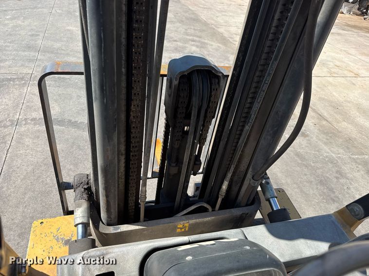 image for item EM8006 1998 Caterpillar GP20 forklift