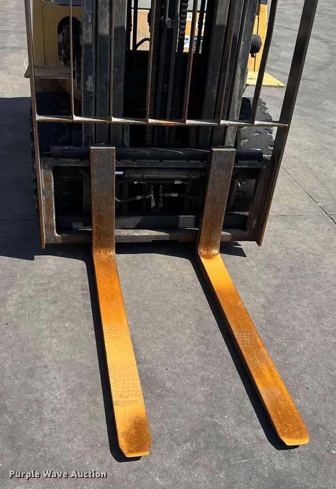 image for item EM8006 1998 Caterpillar GP20 forklift