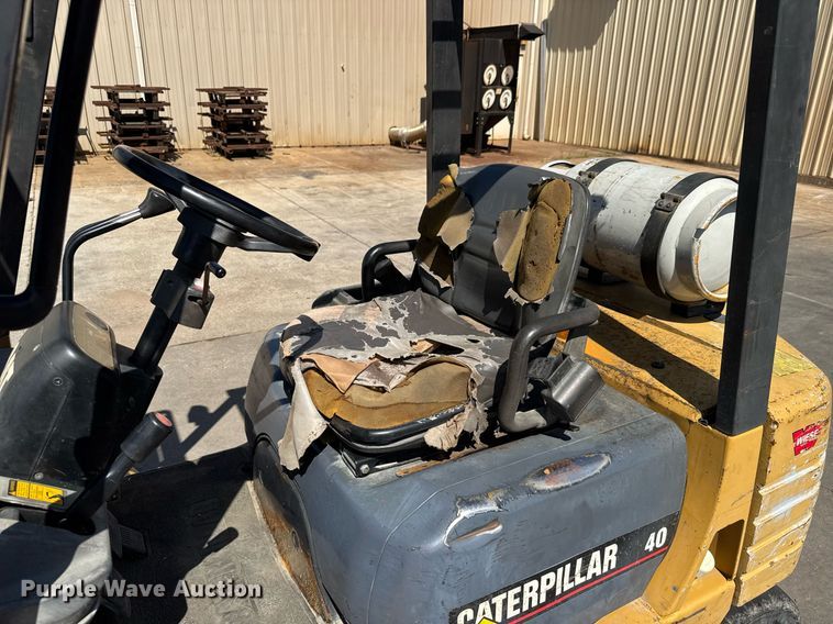 image for item EM8006 1998 Caterpillar GP20 forklift