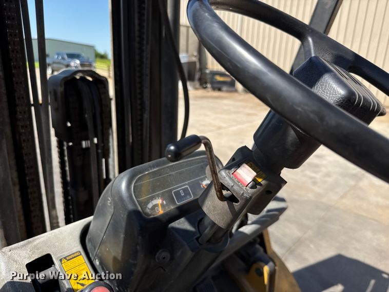 image for item EM8006 1998 Caterpillar GP20 forklift