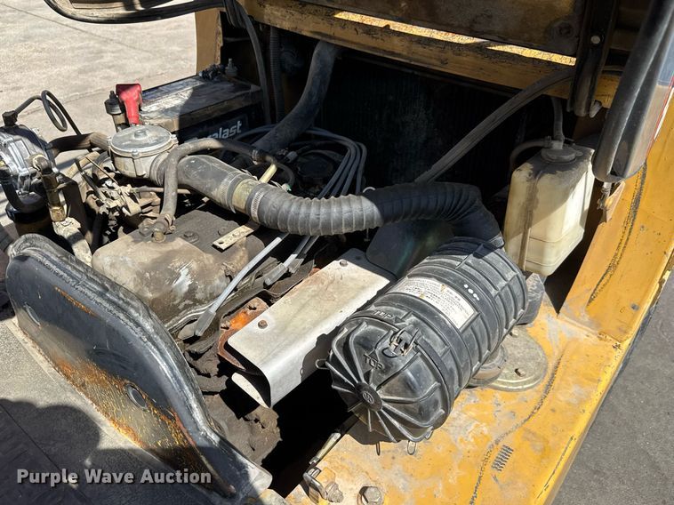 image for item EM8006 1998 Caterpillar GP20 forklift