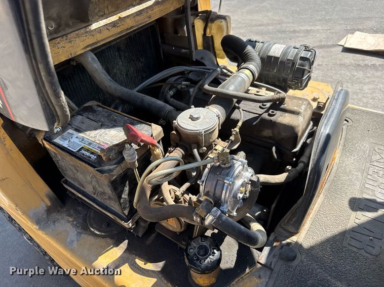 image for item EM8006 1998 Caterpillar GP20 forklift