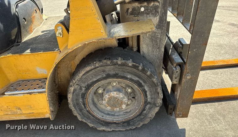 image for item EM8006 1998 Caterpillar GP20 forklift