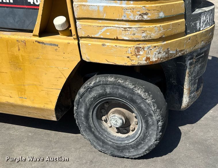 image for item EM8006 1998 Caterpillar GP20 forklift