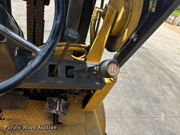 image for item EM8020 Hyster S120E forklift