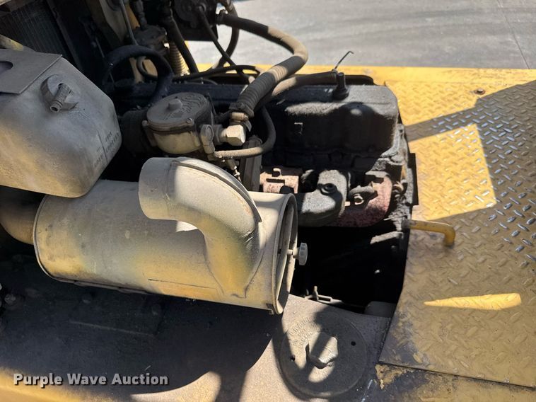 image for item EM8020 Hyster S120E forklift