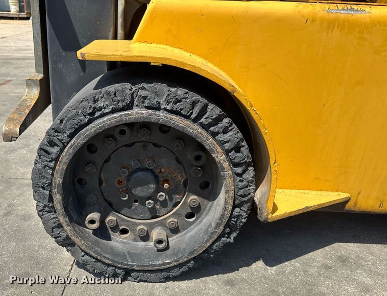 image for item EM8020 Hyster S120E forklift