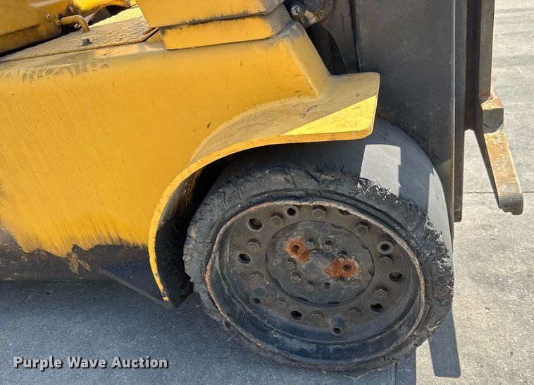 image for item EM8020 Hyster S120E forklift