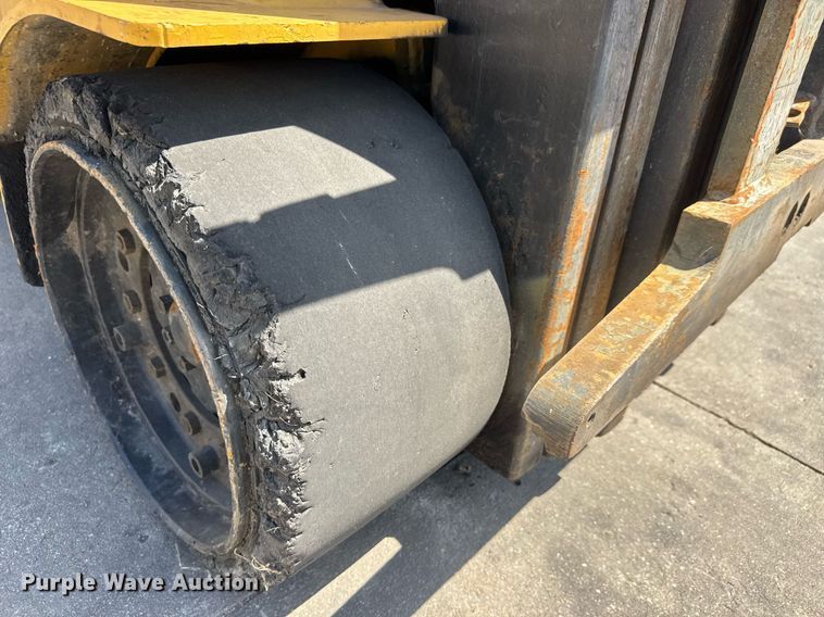 image for item EM8020 Hyster S120E forklift