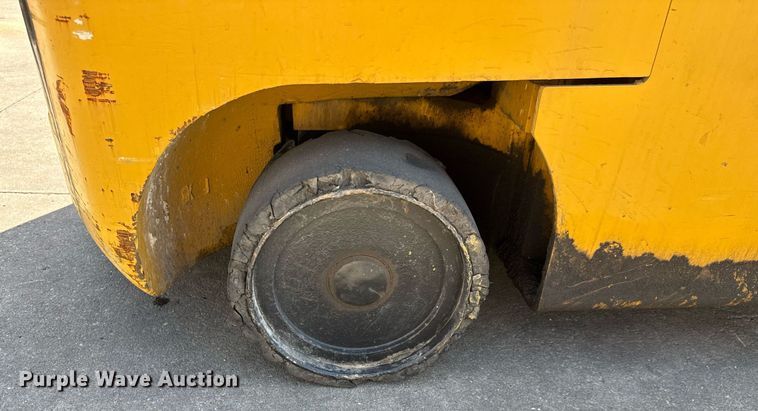 image for item EM8020 Hyster S120E forklift